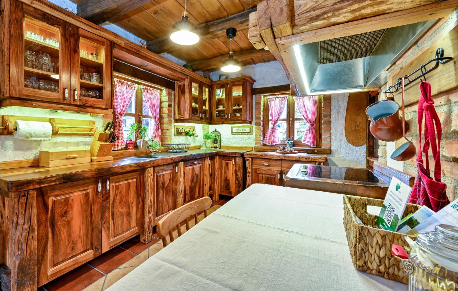 Beautiful Home In Prosenik Gubasevski With Jacuzzi, Sauna And 2 Bedrooms, Zabok