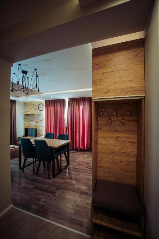 4, PANORAMA DELUXE, Raška