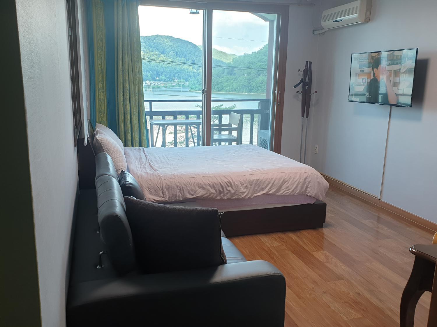 Others 5, LaHoya Pension, Chuncheon