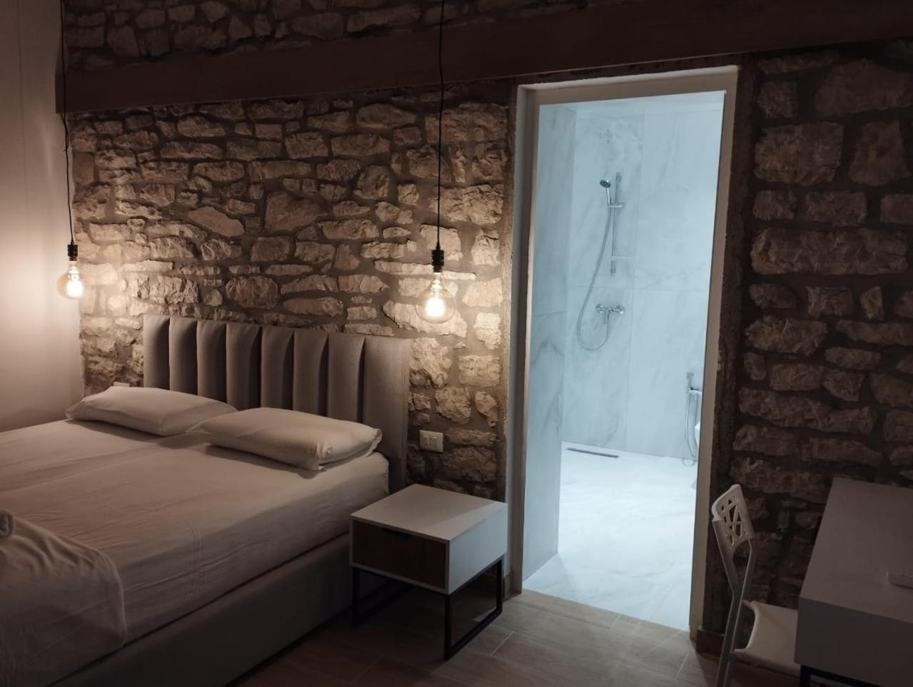 3, COMFORT GUEST ROOMS Vila HM, Sarandës