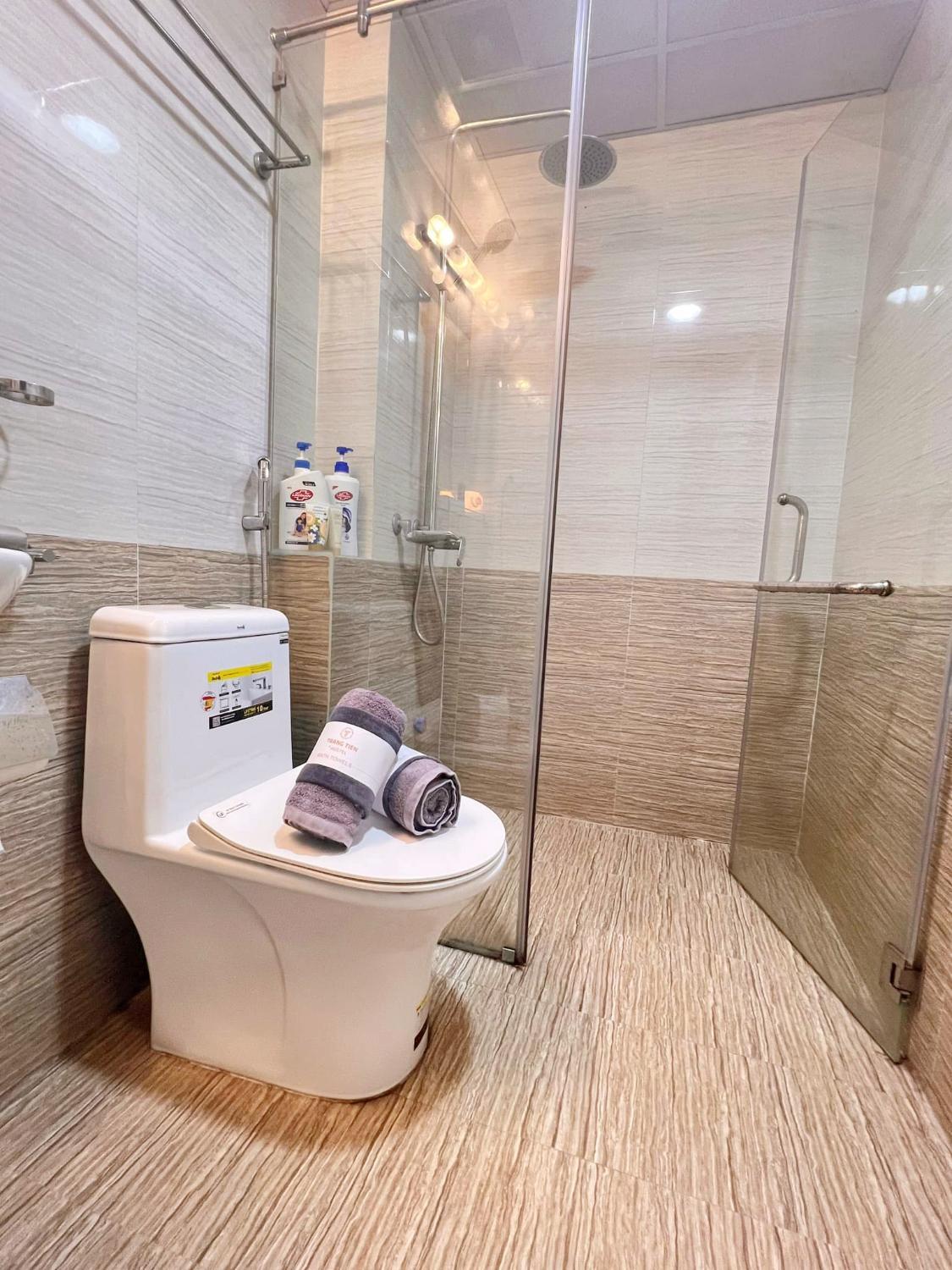 Bathroom 2, TrangTien Hostel, Hoàn Kiếm