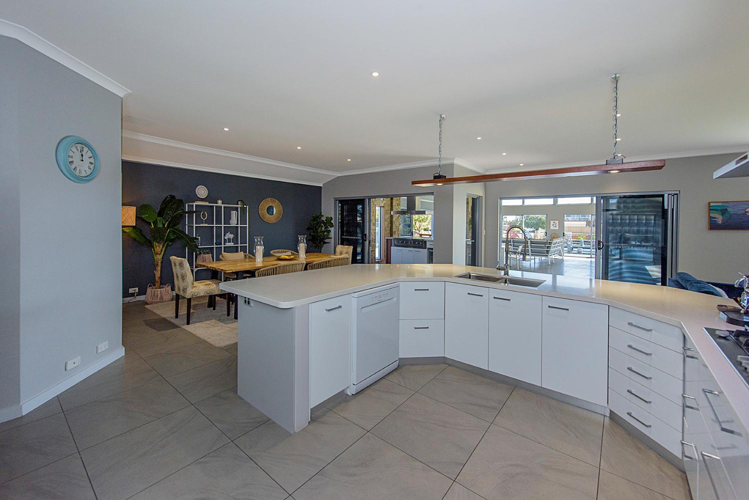Aqua Tides- Family Home with Pool, Busselton