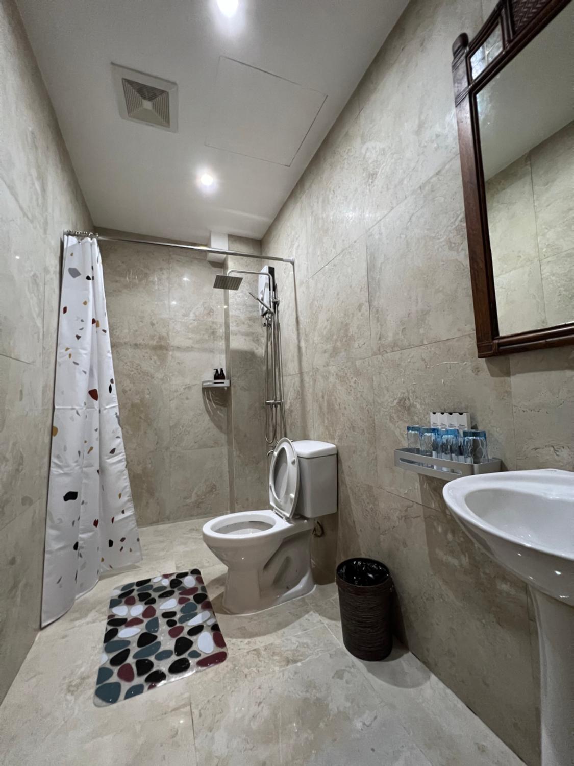 Bathroom, Infinity Diving Resort & Residences, Dauin