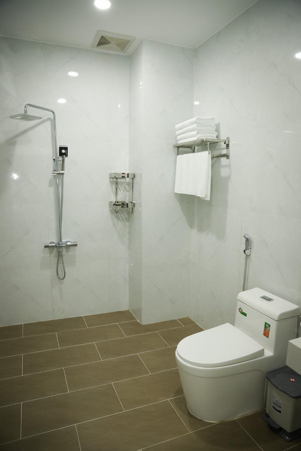 Bathroom, Le Phan Hotel, Tây Ninh