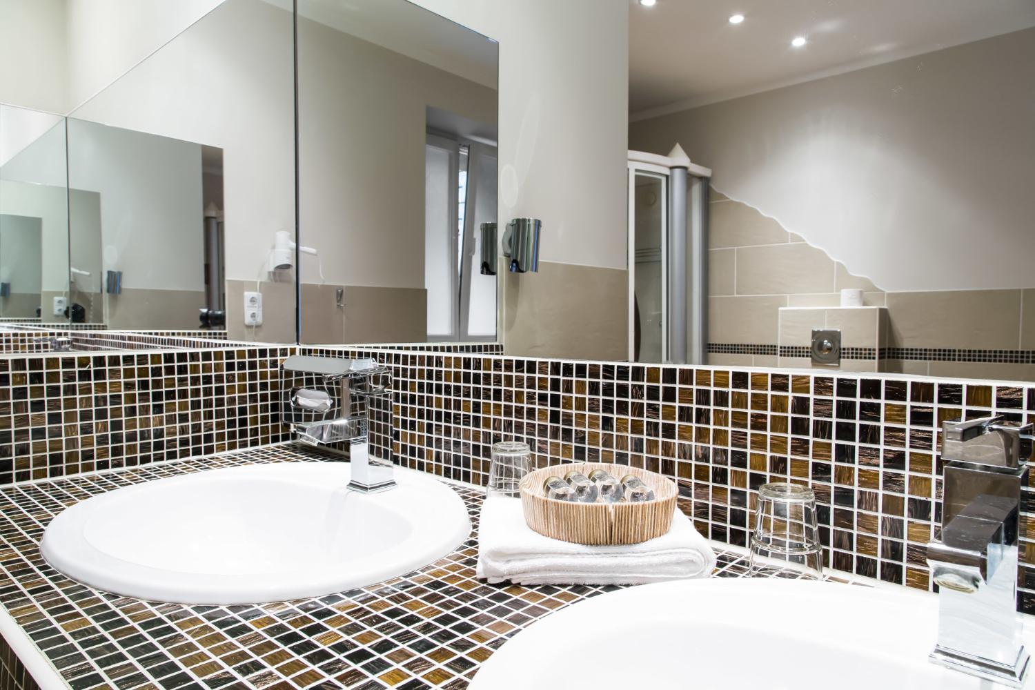 Bathroom 3, Hotel Residenz Begaswinkel, Berlin