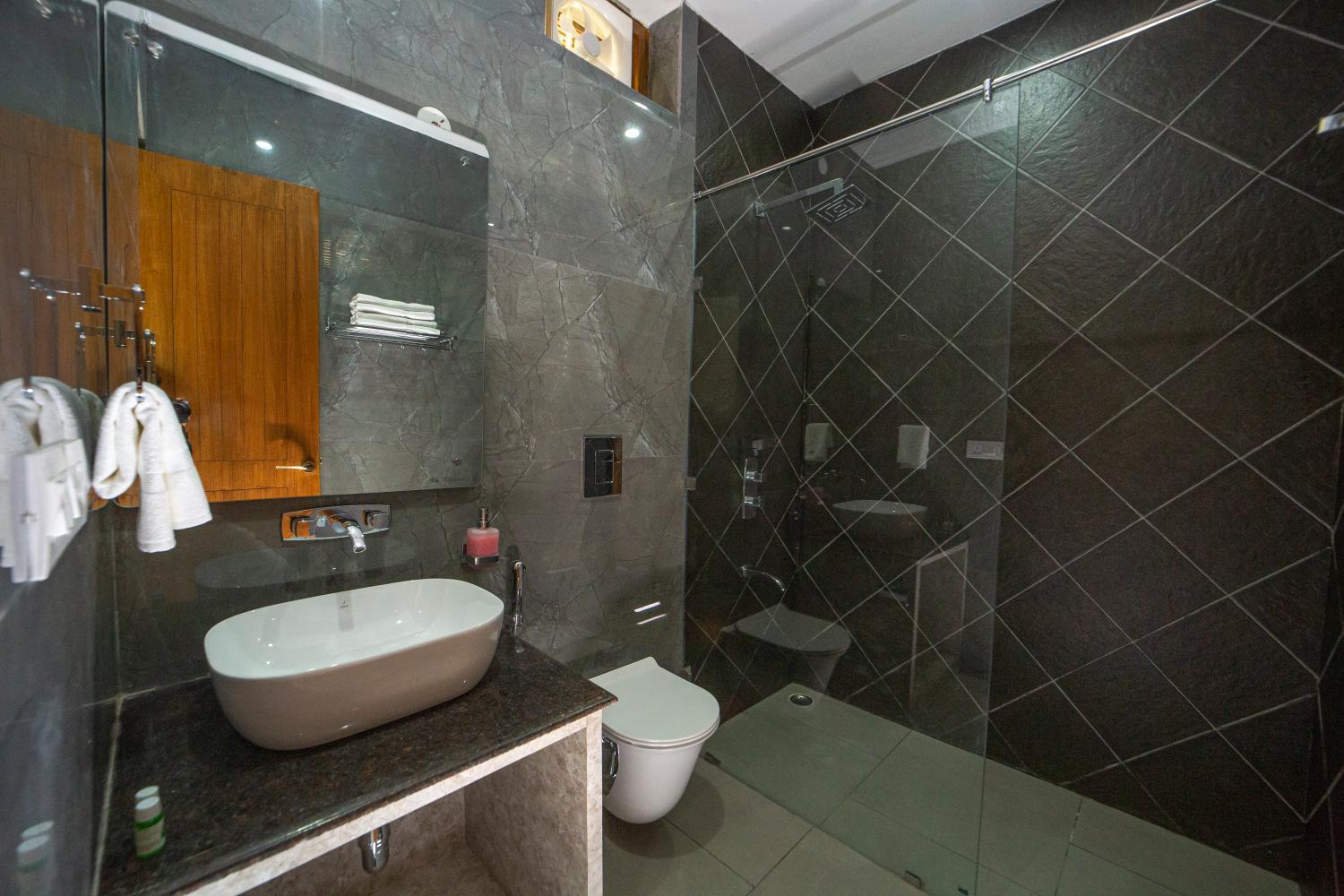 Bathroom 2, Yellow Tail by Puggles Resorts, Nainital