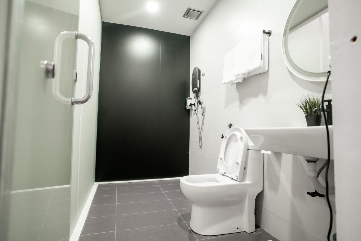 Bathroom, Norvinton Hotel, Batu Pahat