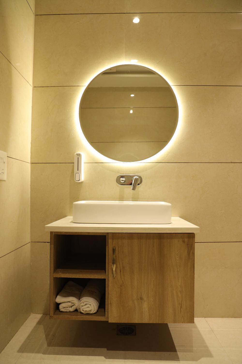Bathroom, Hotel Crown Savoy, Amritsar