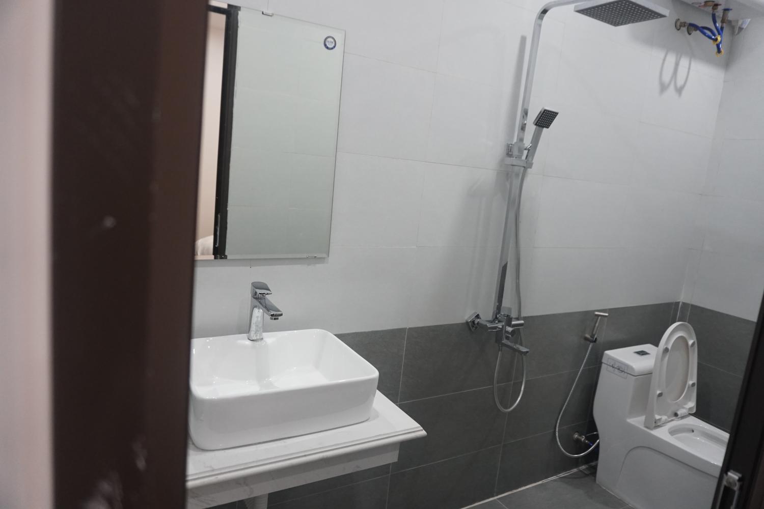 Bathroom 2, Adal Motel, Kiến An