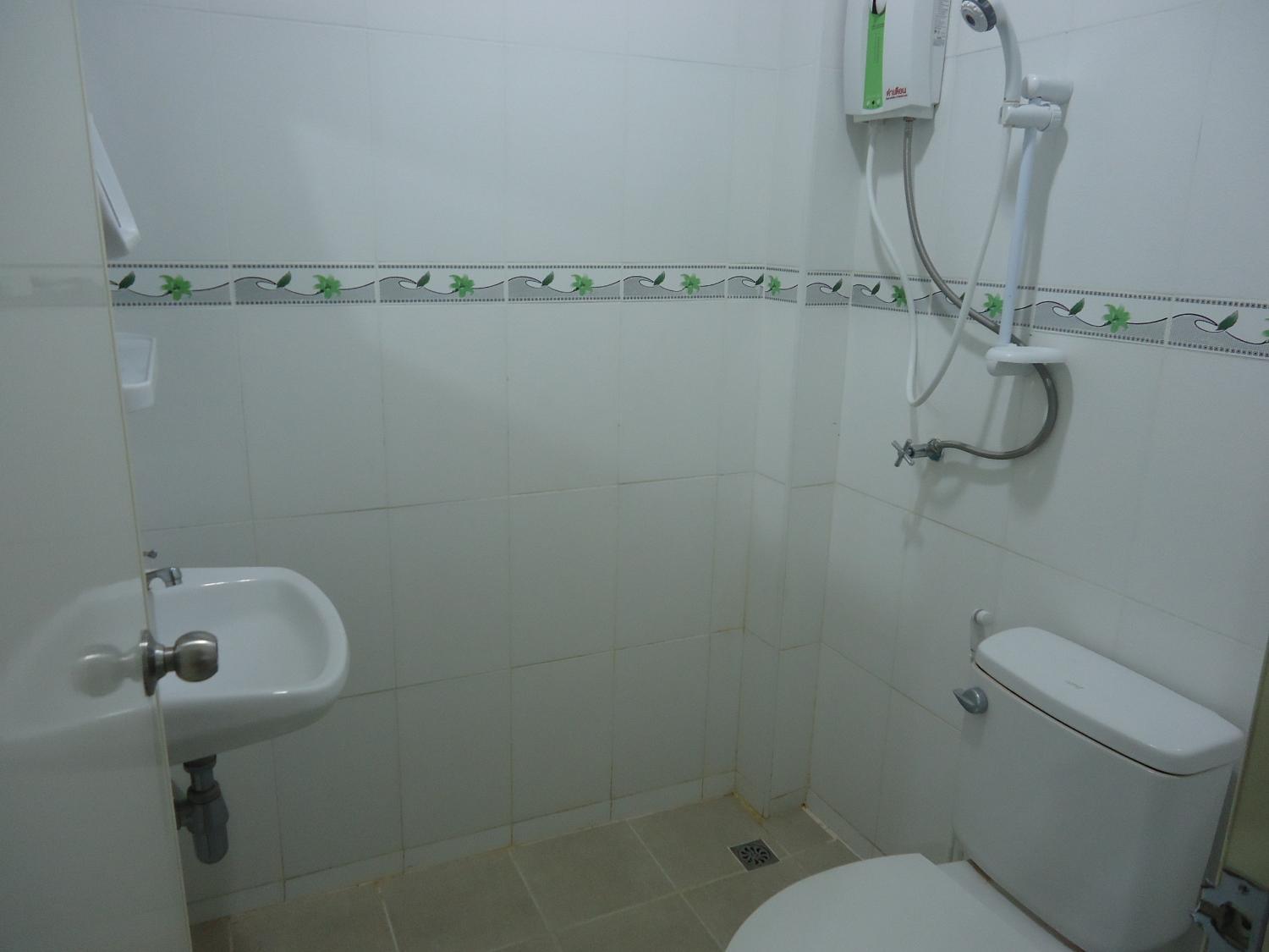 Bathroom 2, Sornwaree Apartment, Muang Kanchanaburi