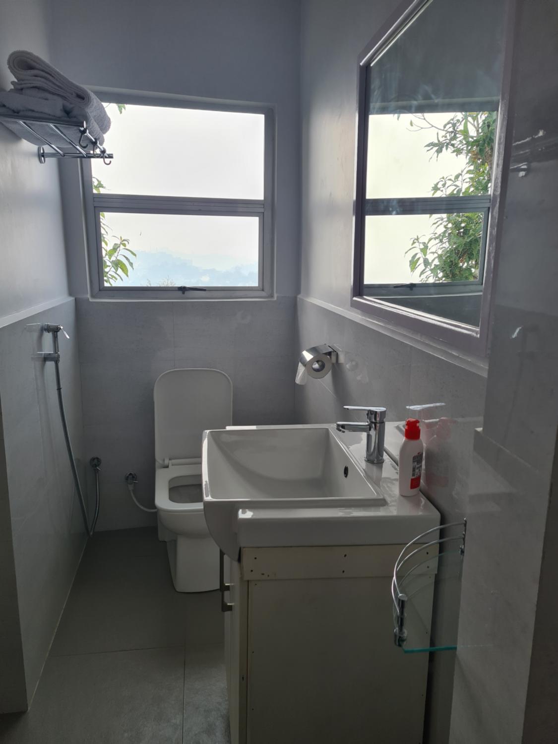 Bathroom 2, Bedz, Aizawl