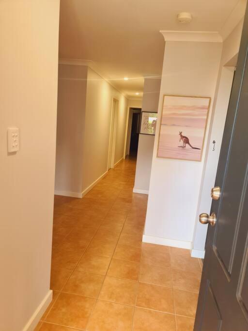 4, Free secure parking & WiFi in this Executive 3 BR., Kalgoorlie/Boulder