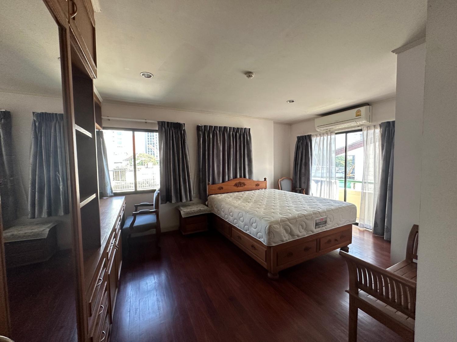 5, Saladaeng Executive Condominium, Bang Rak