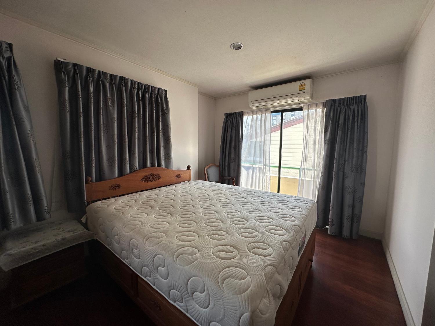 2, Saladaeng Executive Condominium, Bang Rak