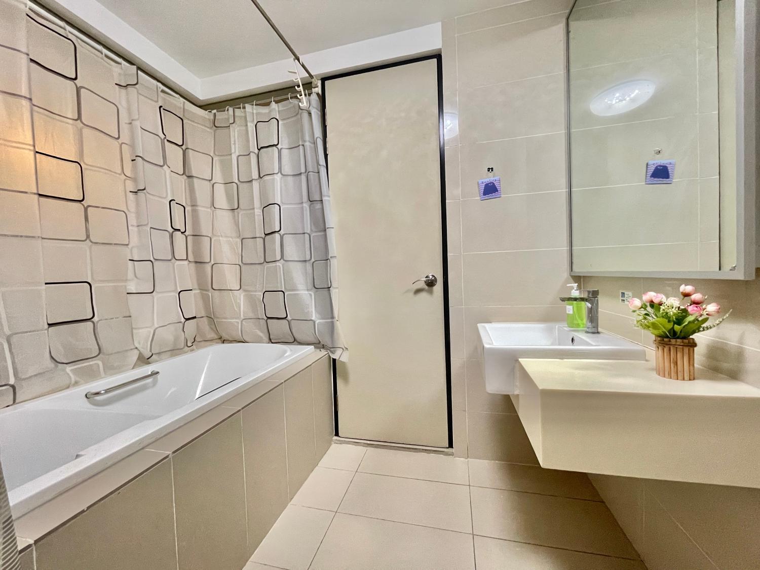 Bathroom, KL Gateway 2B2B Cozy apartment, Kuala Lumpur