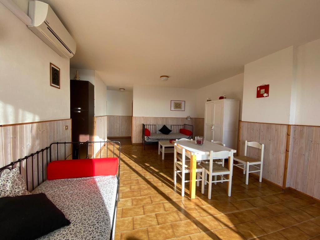 Facilities 4, Etruria, Livorno