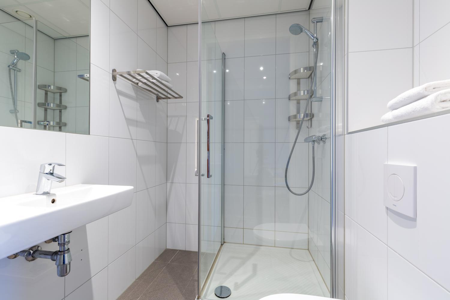 Bathroom, Amrâth Apart-Hotel Schiphol Badhoevedorp, Haarlemmermeer