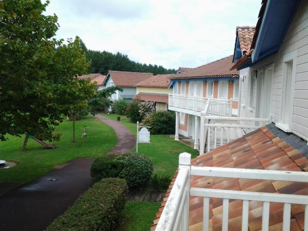 5, Appt HAMEAU DU LAC avec piscine et vue sur le lac, Gers