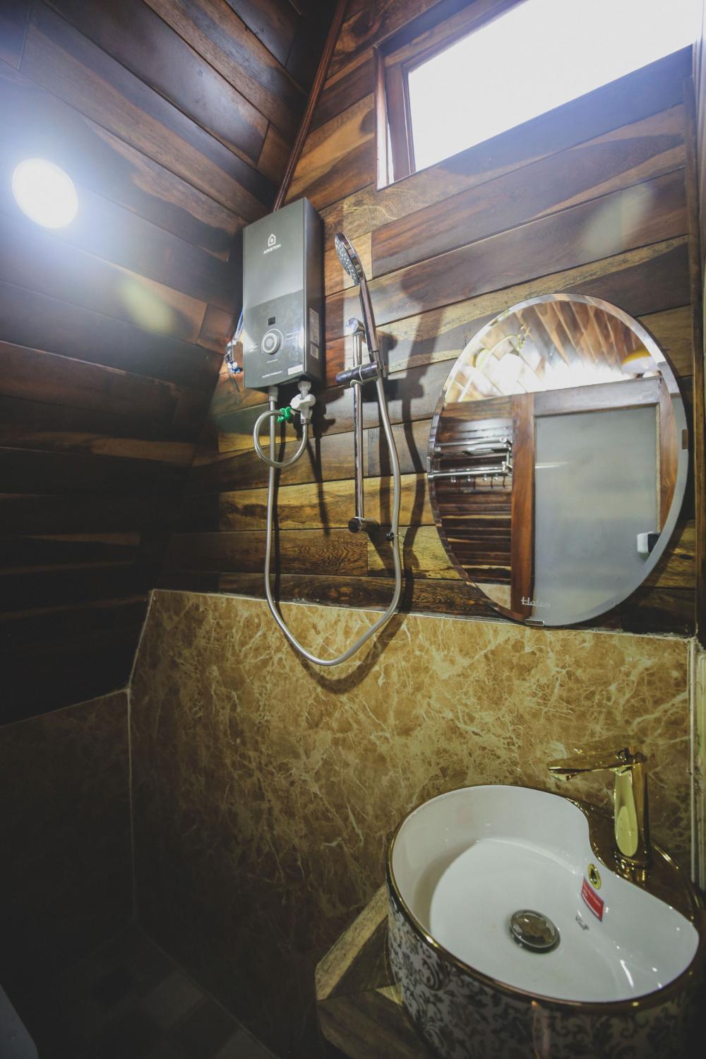 Bathroom, Ngoc Dong Phuong Villa Home, Đà Lạt