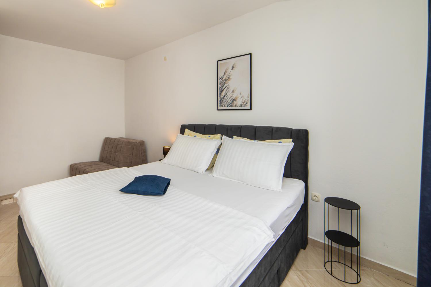 3, Apartments Tilda - 50m from the Pebble Beach, Gradac