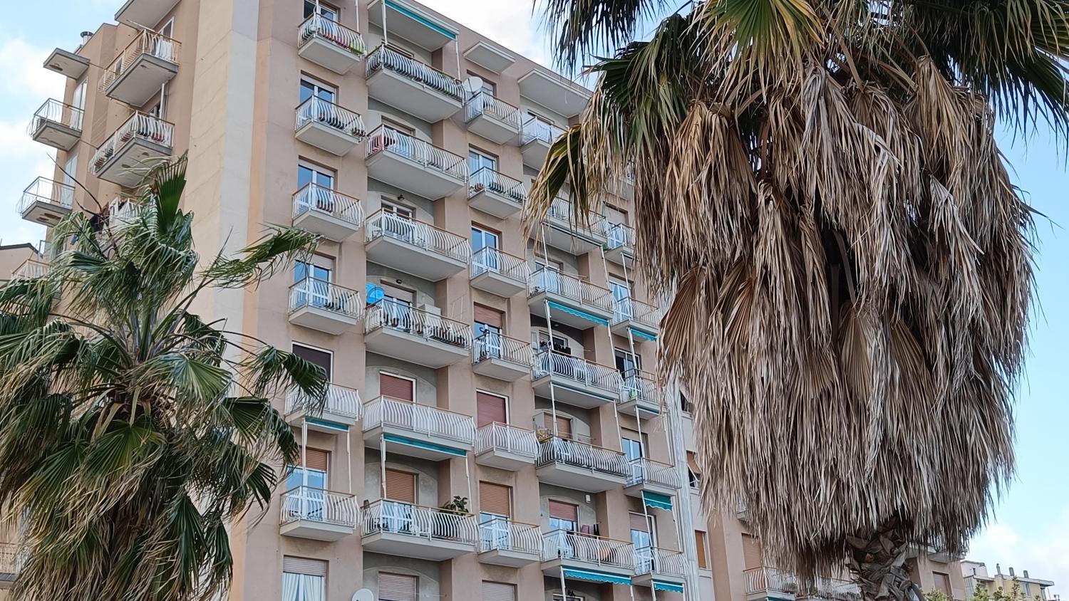 Exterior view, Maremare, really on the Beach, with private parking, Savona