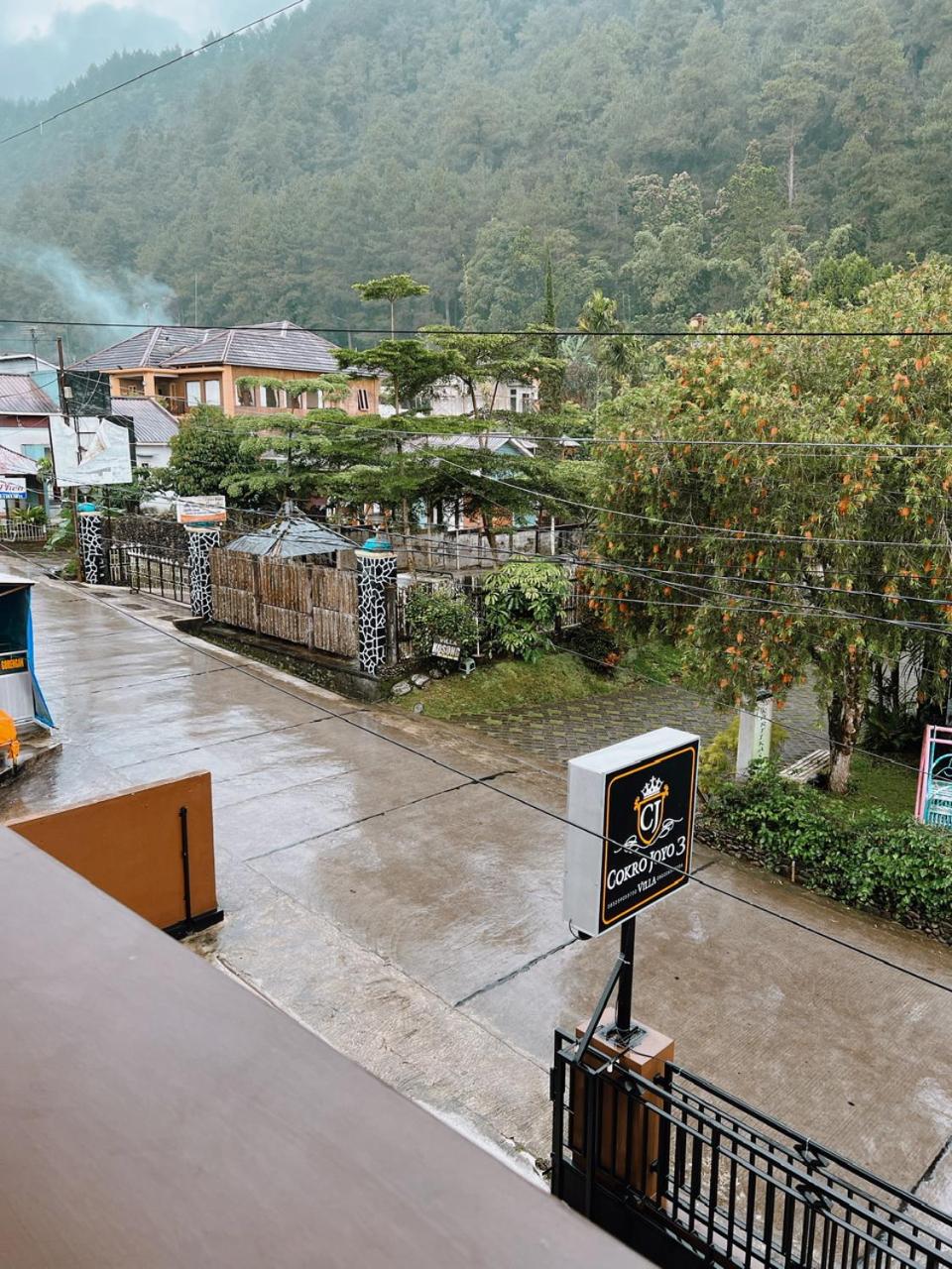 Balcony/terrace 2, Villa Cokro Joyo 3 Tawangmangu, Karanganyar