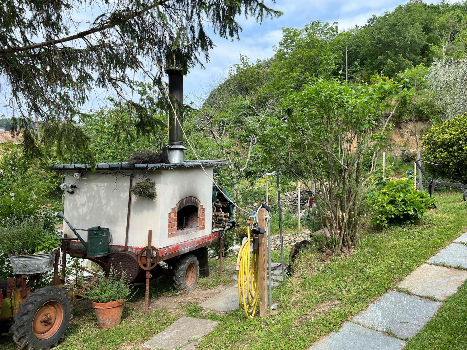 1, Casetta nel verde, Savona