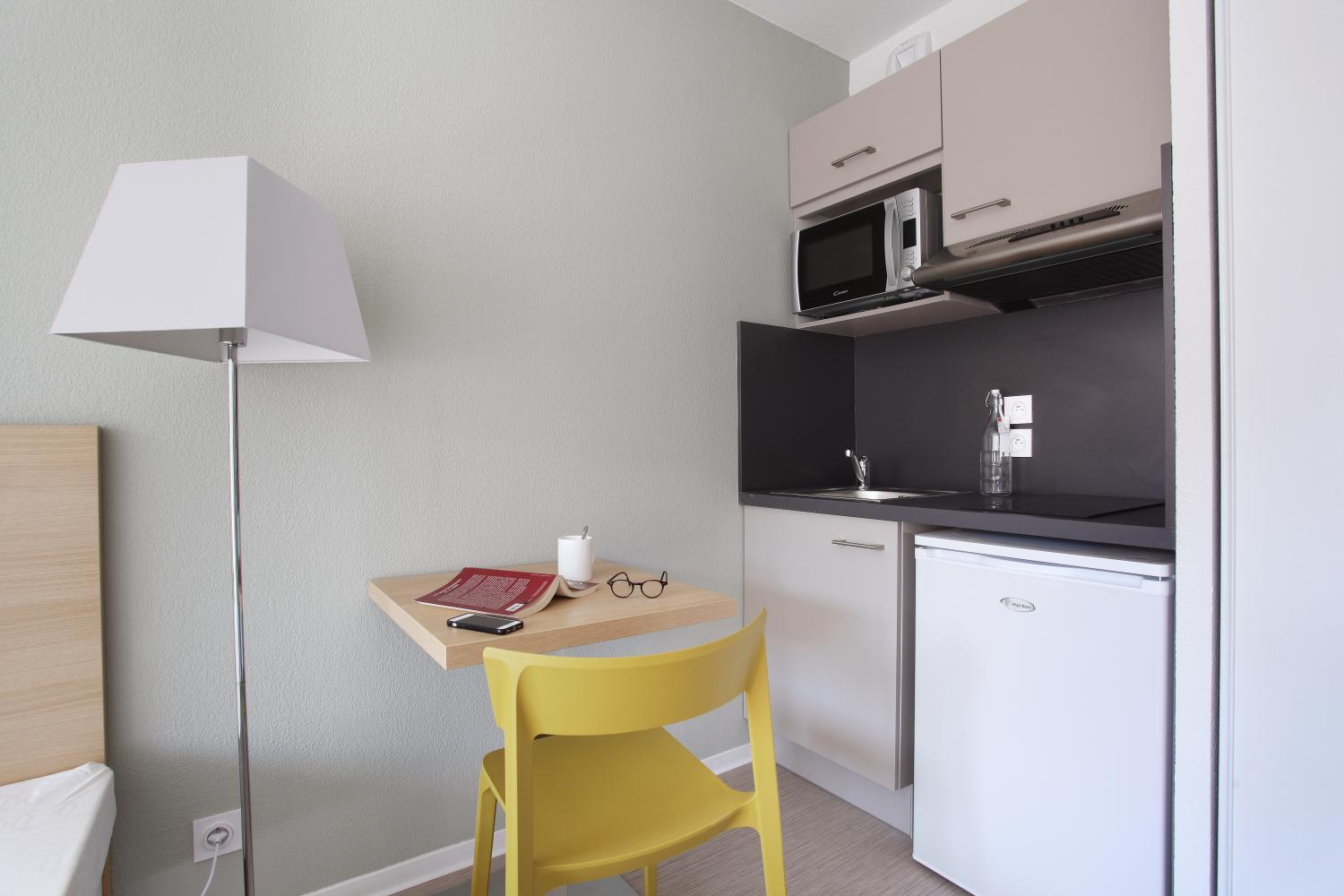 Kitchen, Residence Odalys Nice Angely, Alpes-Maritimes