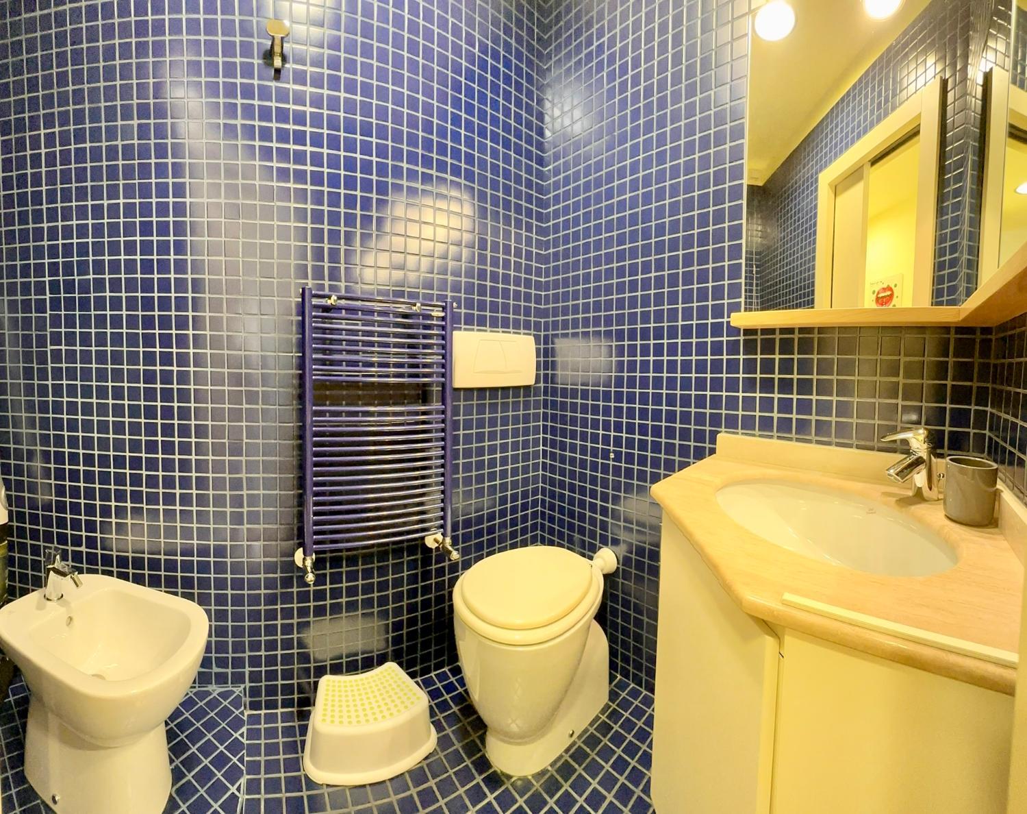 Bathroom 5, Hostdomus - Casa Corallo, Savona