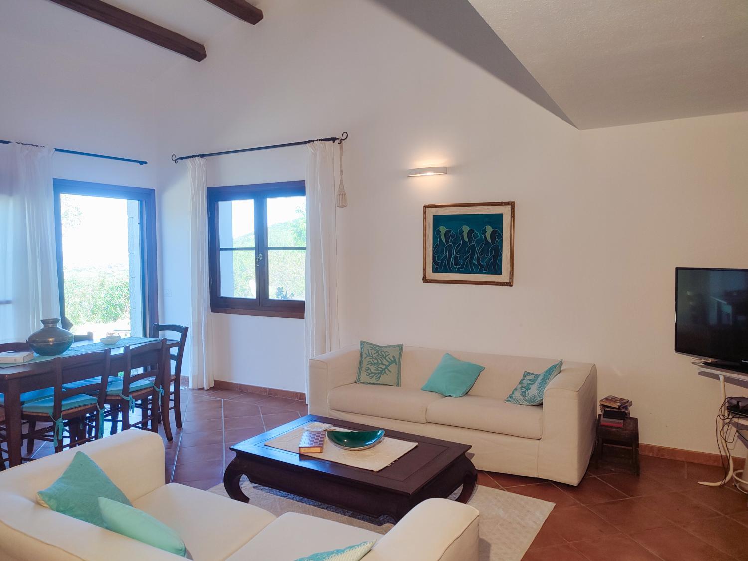 Shared lounge/TV area 3, Villa Valfrida, Nuoro