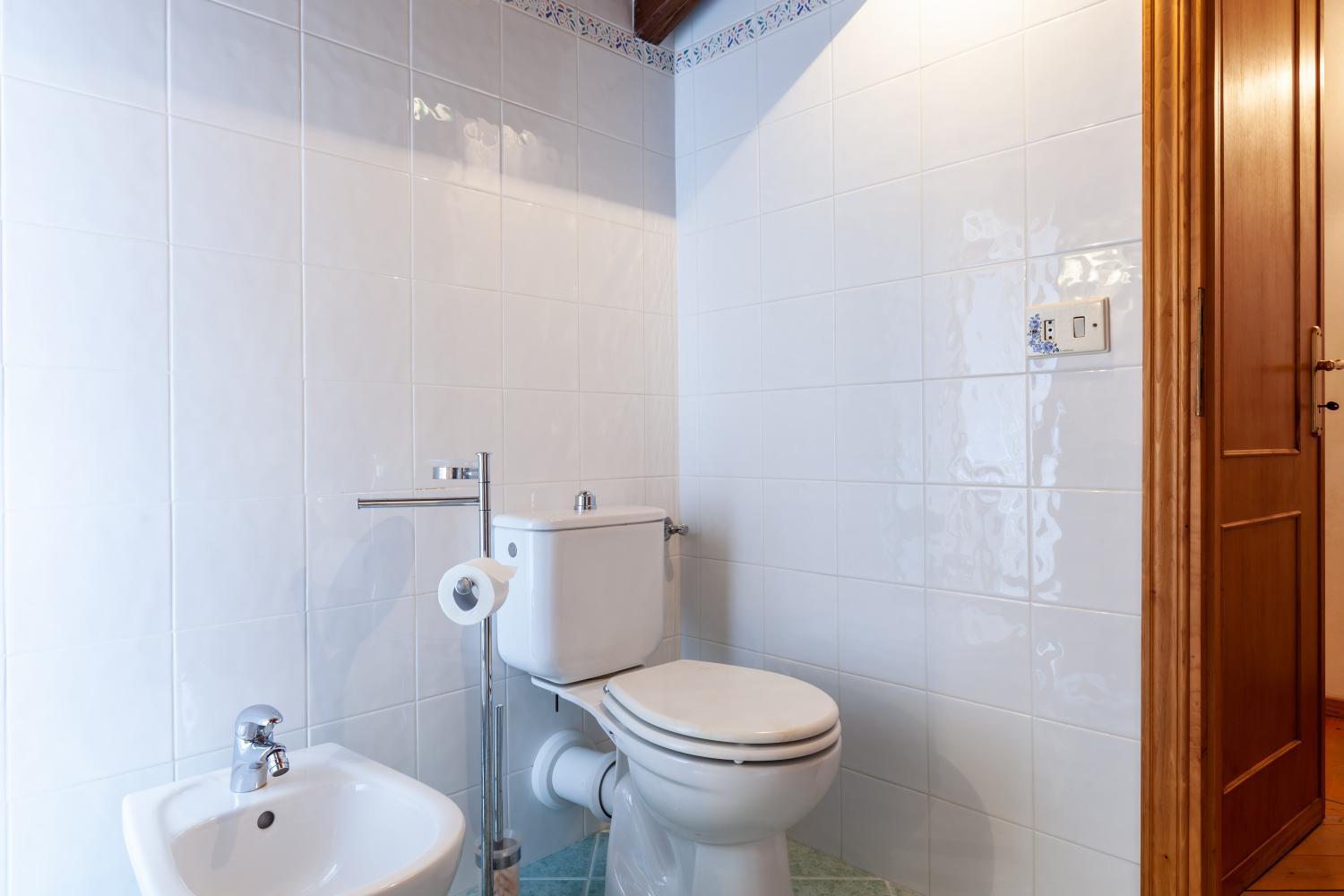 Bathroom 3, Villa Chiara, Massa Carrara