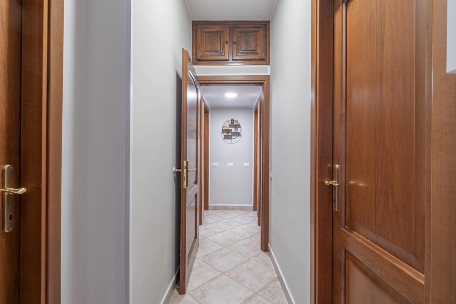 5, Ebony Room near Airport CIA e Metro, Rome