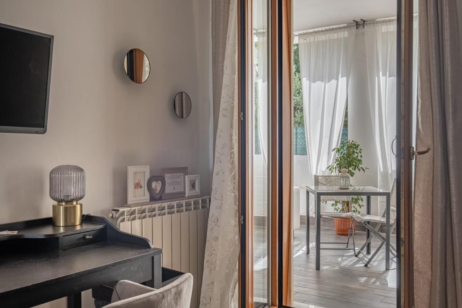 4, Ebony Room near Airport CIA e Metro, Rome