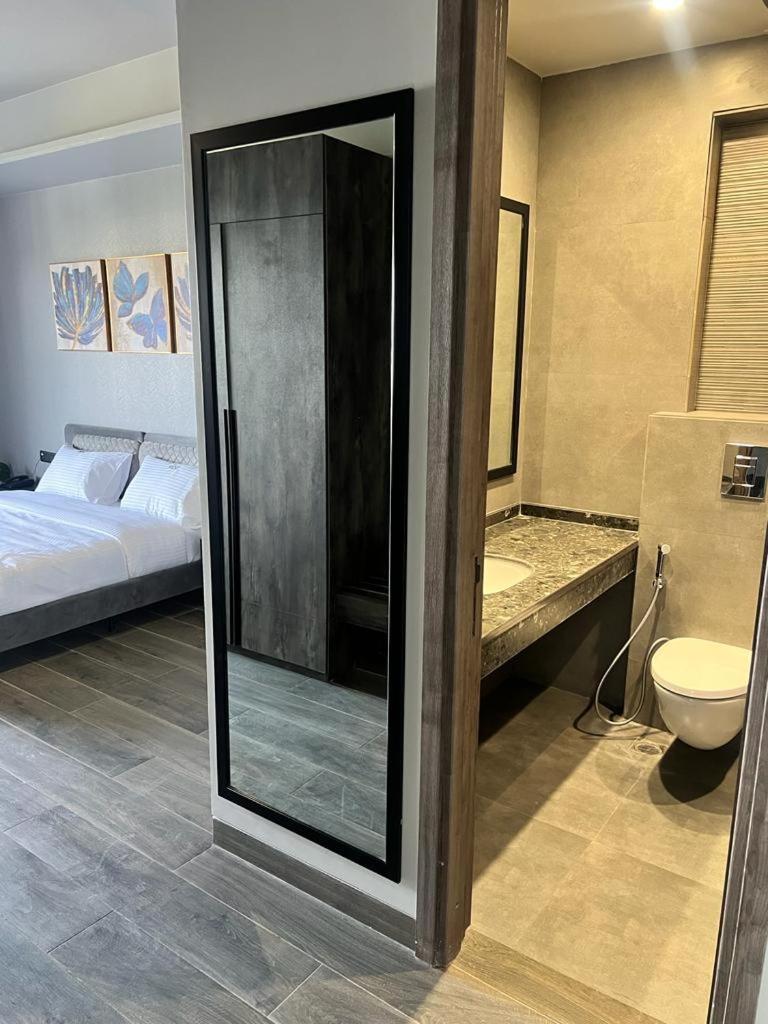 Bathroom, MOD AVENUE, Gurgaon