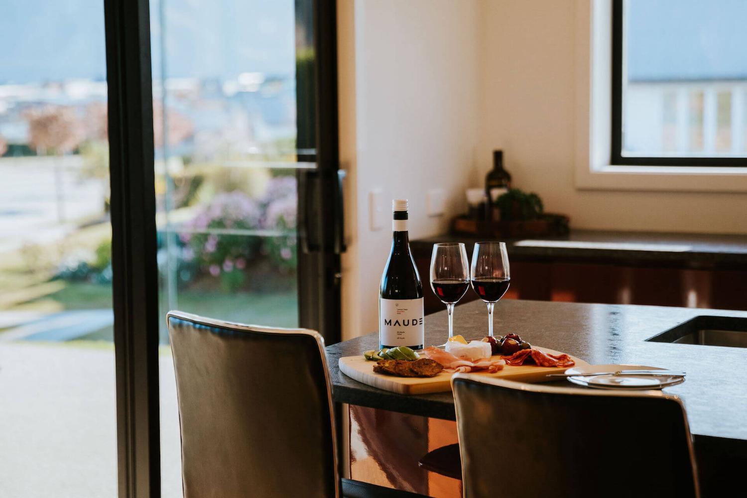 Food & Drinks, On The Rocks - Sleeps 8 - Family Friendly Holiday Home, Queenstown-Lakes