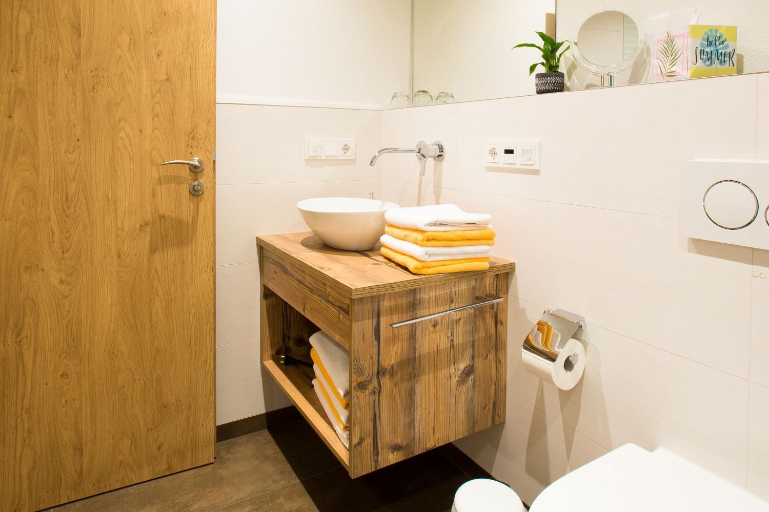 Bathroom 4, Schleipfnerhof Urlaub auf dem Bauernhof, Rosenheim