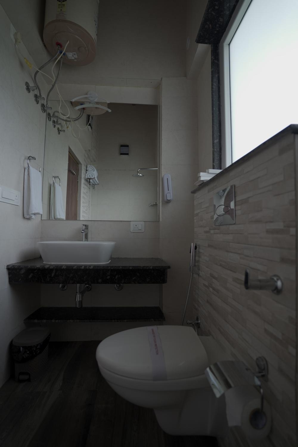 Bathroom, Nivedan Hotel And Resort, Nainital