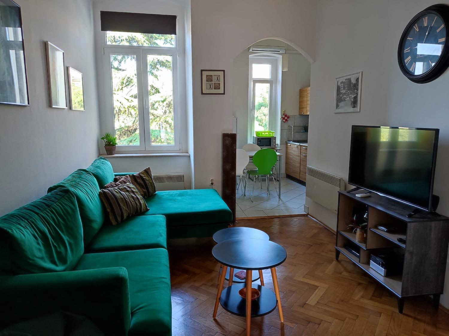 4, City apartments Gloria and Eneo with free parking, Rijeka