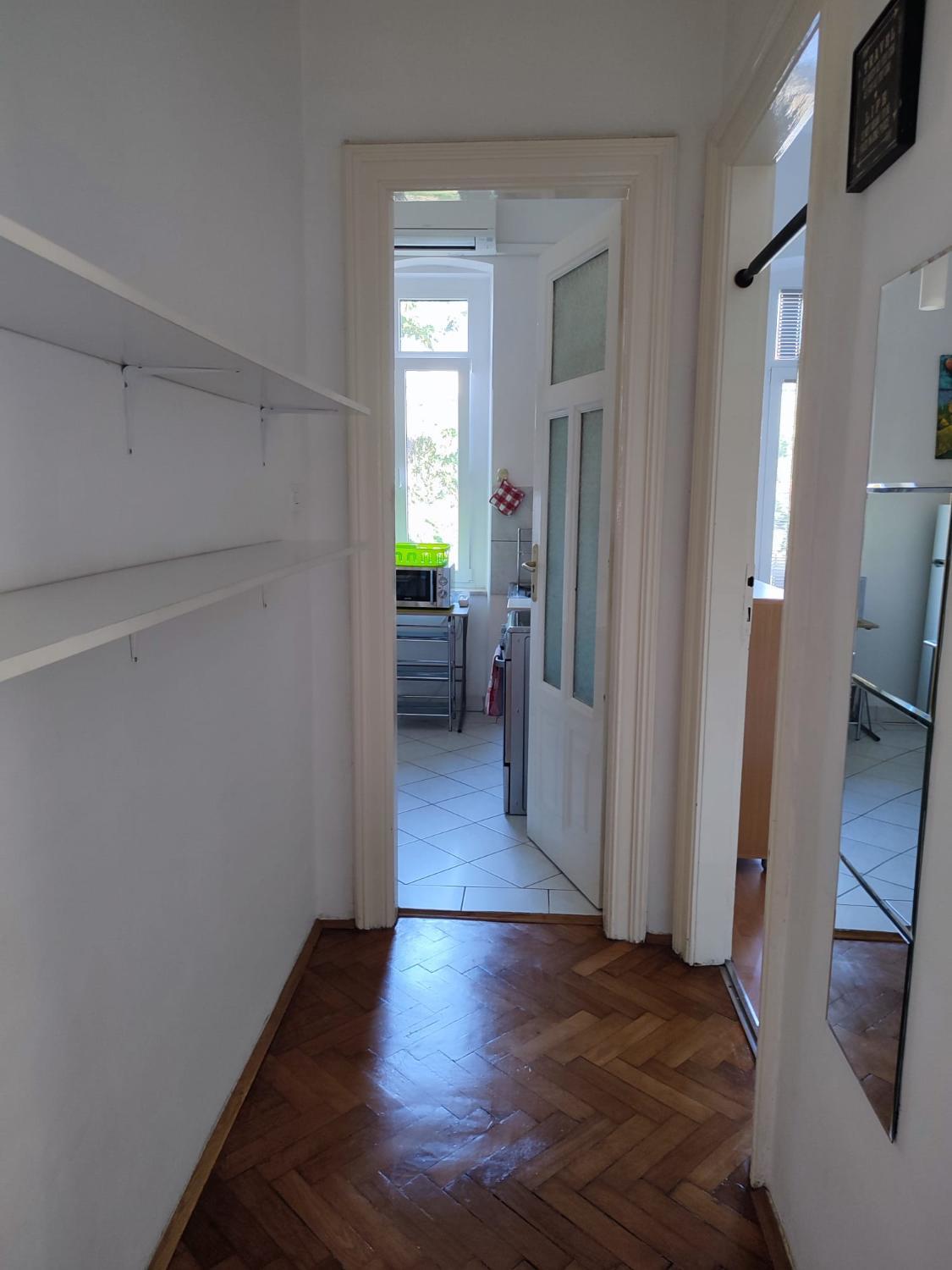 2, City apartments Gloria and Eneo with free parking, Rijeka