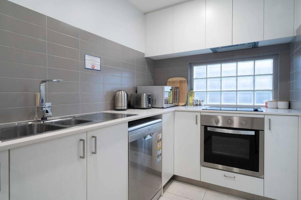 1, Great 2Bd Close Airport Netflix Wi-fi Wine, Belmont