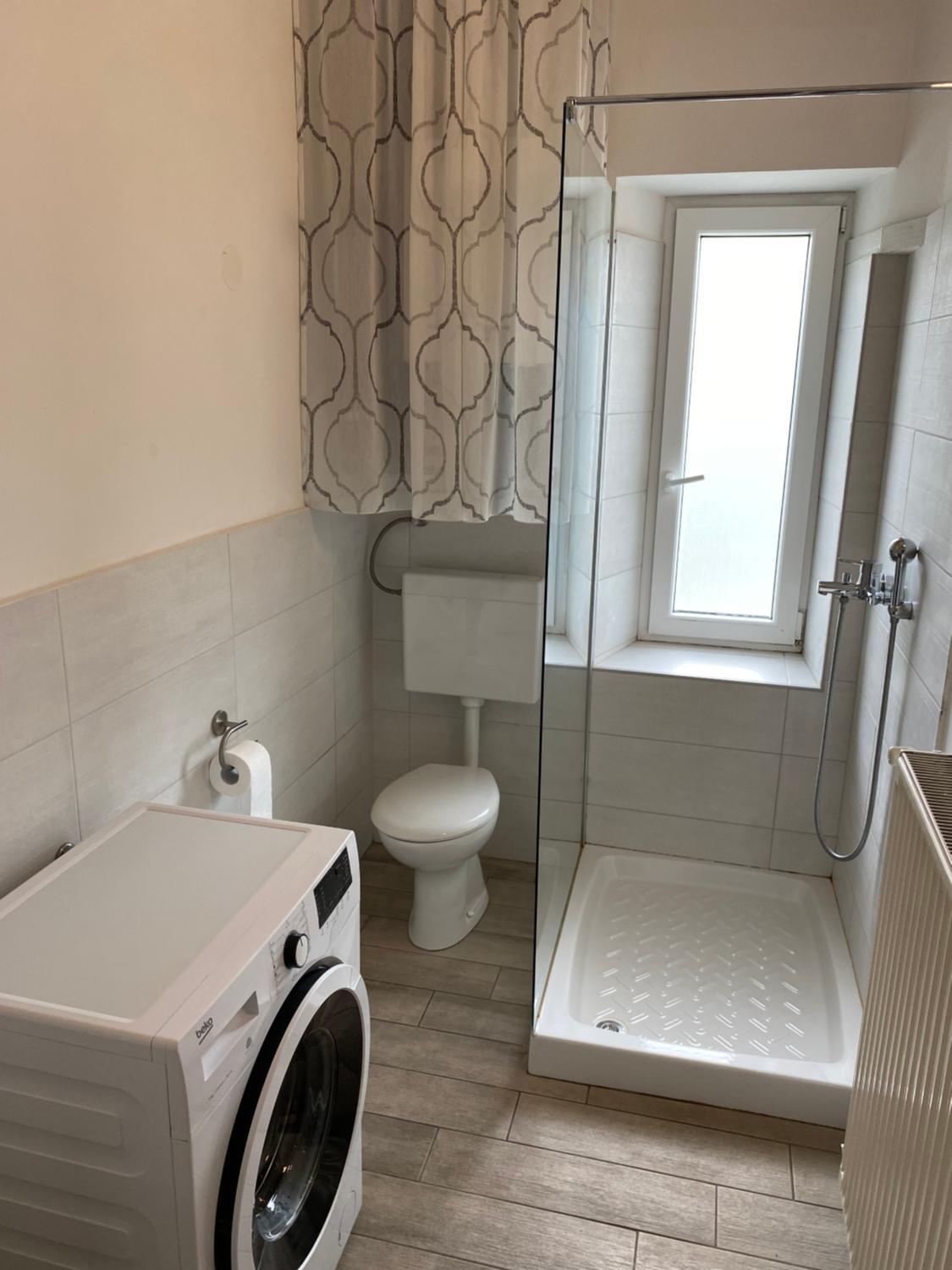 Bathroom, Chilly Rooms, Ljubljana