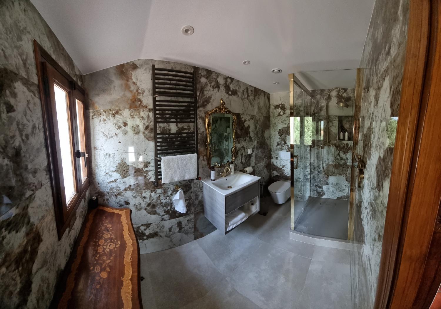 Bathroom 2, Masia Cal Lloa, Tarragona
