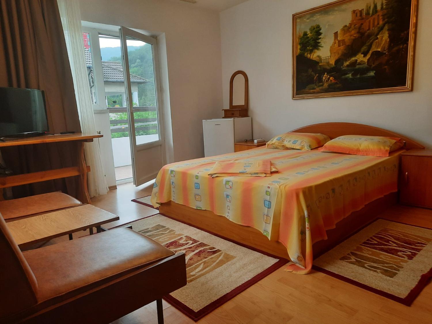 2, Casa Lica, Calimanesti