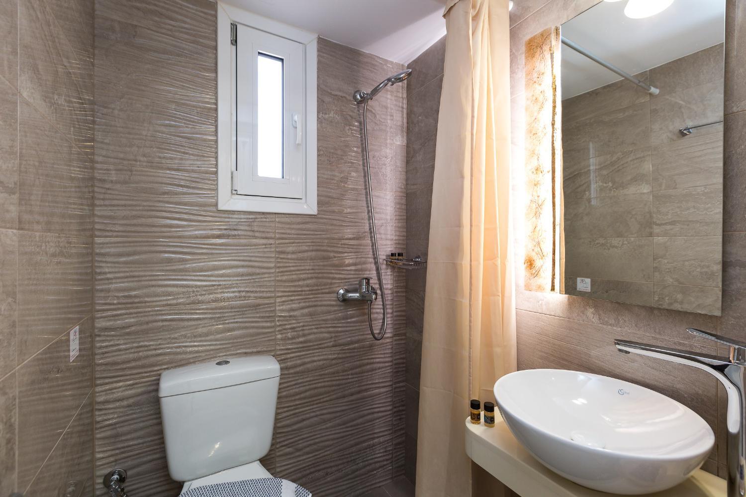 Bathroom 2, La Stella Marina Apartments, Crete