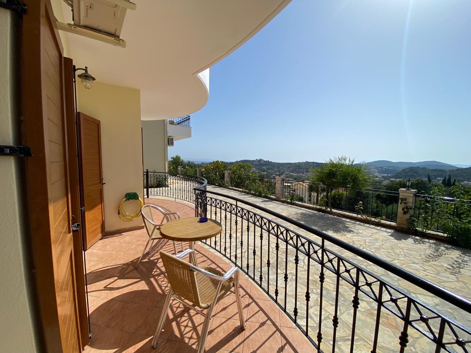 2, Demiris hotel, Epirus