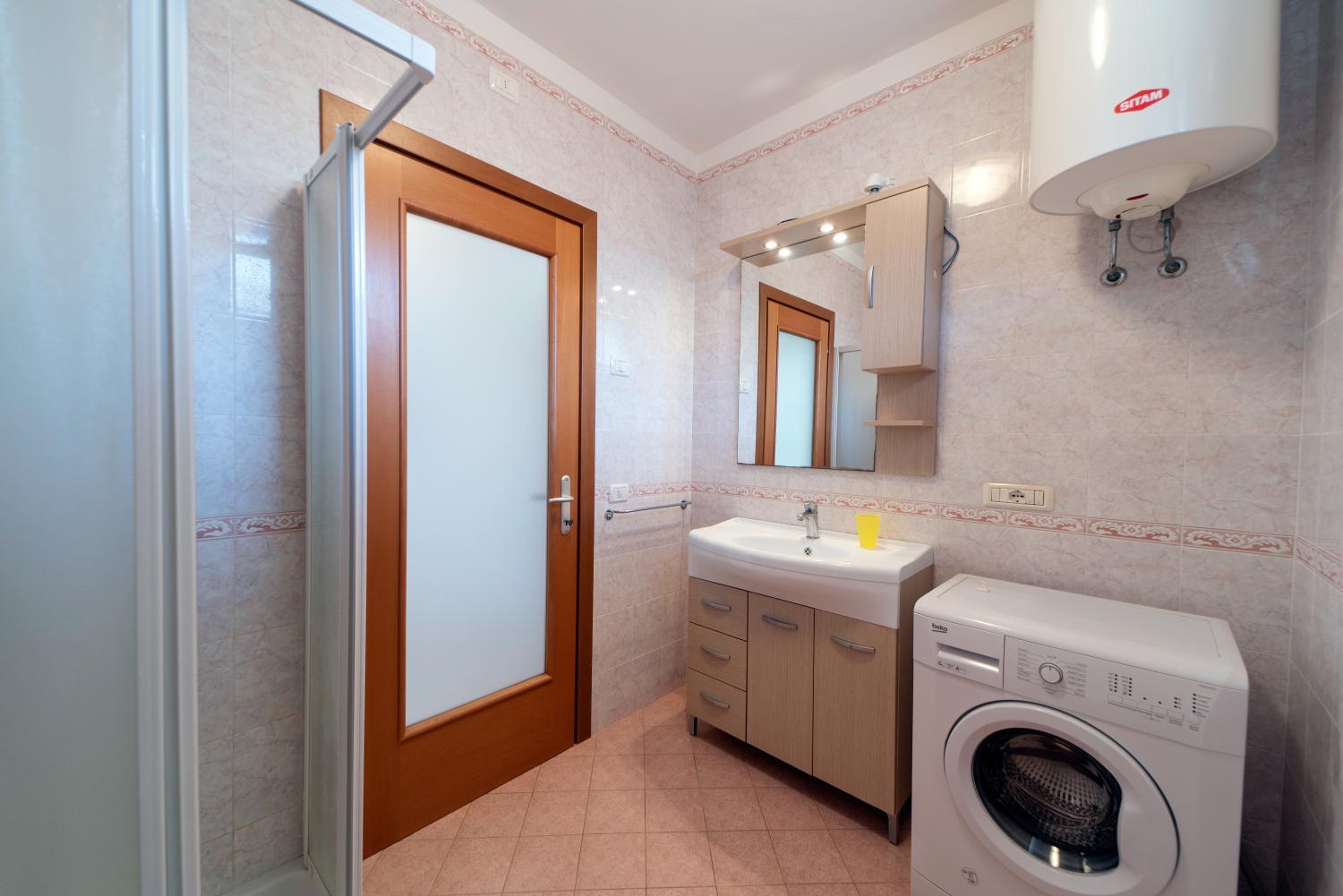 Bathroom 5, Villetta Grazia, Livorno