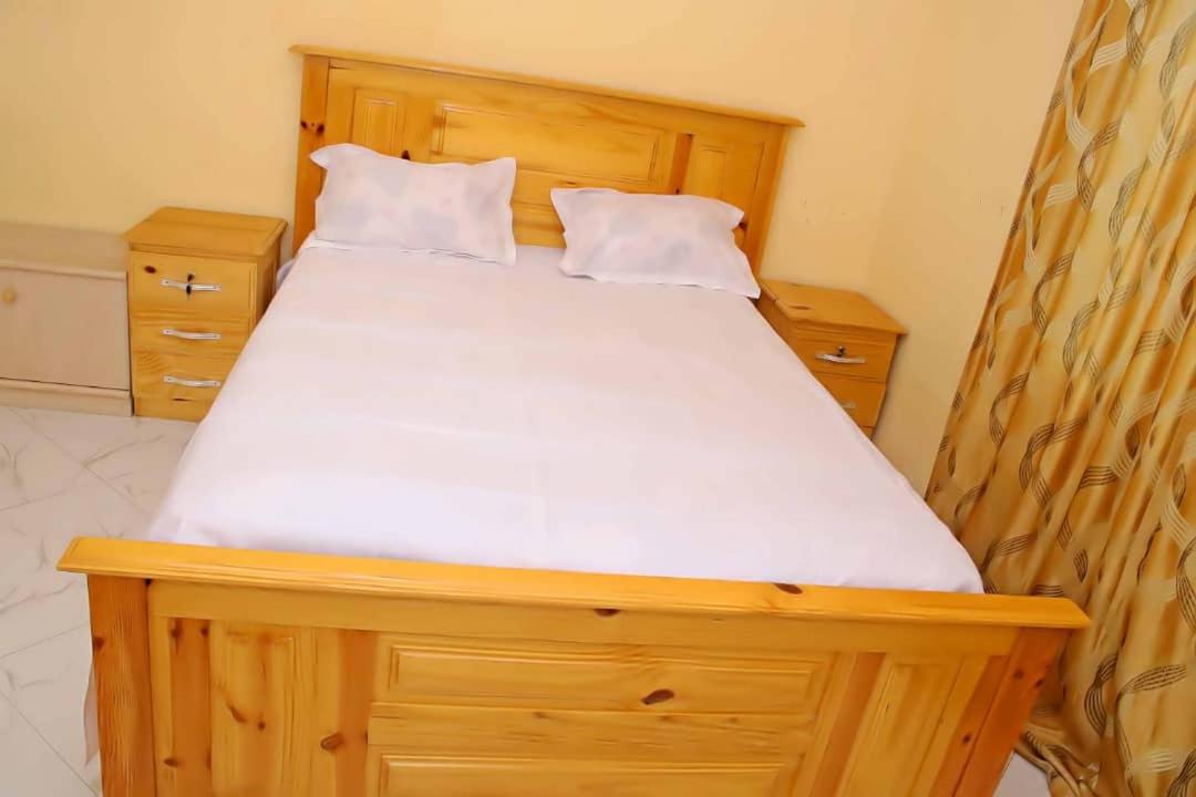 3, Green Mansion, Kombo Saint Mary