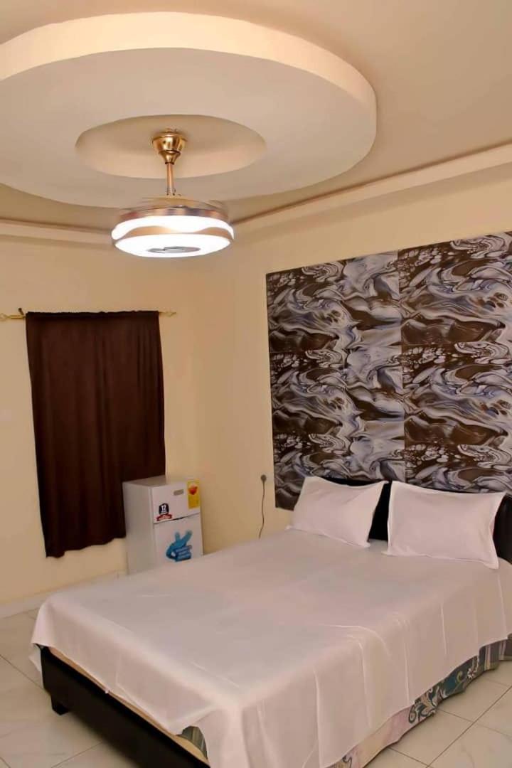 2, Green Mansion, Kombo Saint Mary