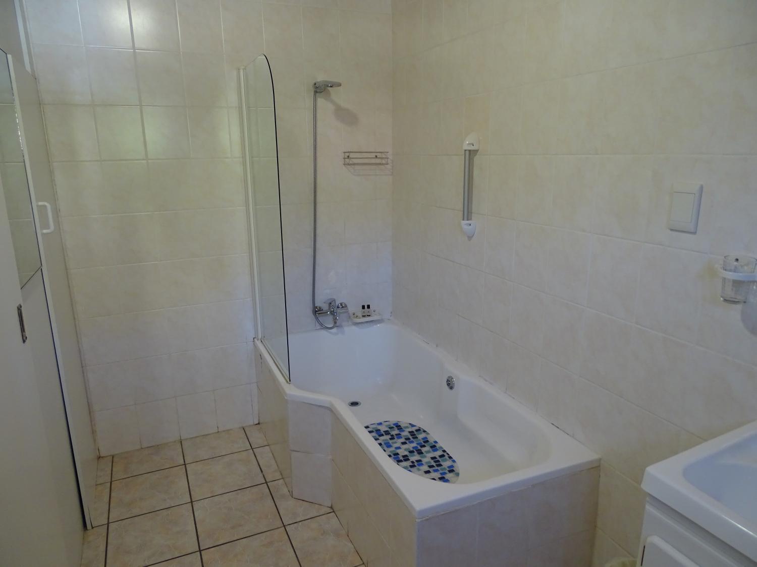 Bathroom 5, Big Skies Guesthouse, City of Cape Town