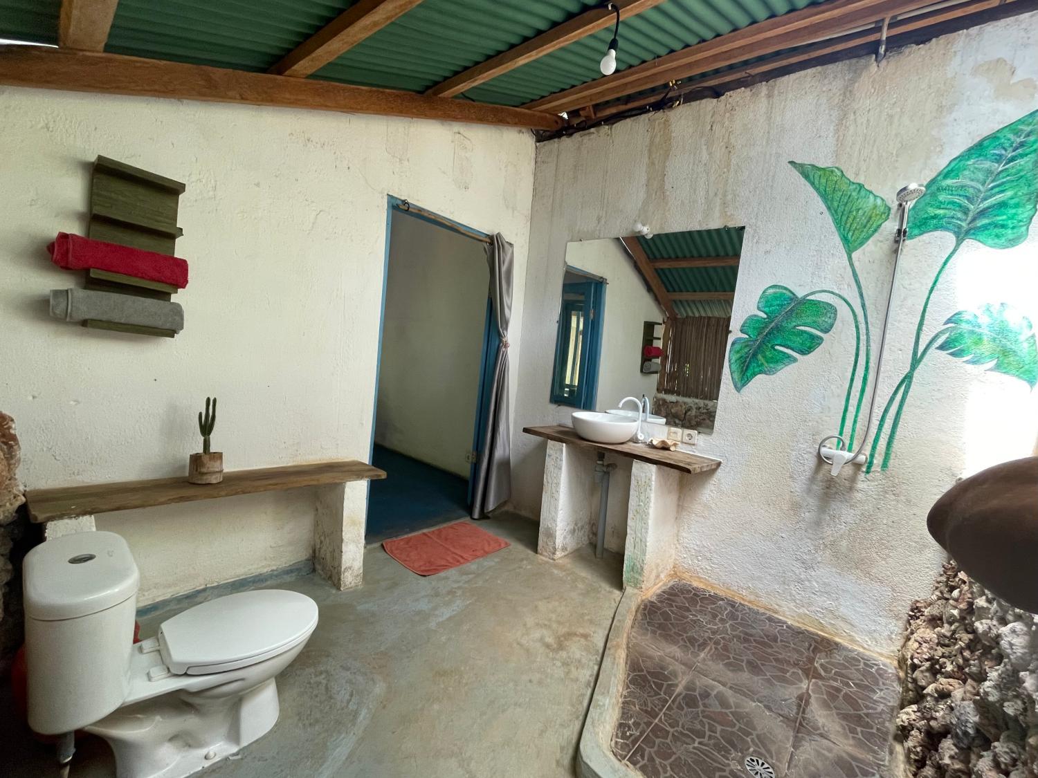 Bathroom, Blu oceano B&B, Italian restaurant, Rote Ndao